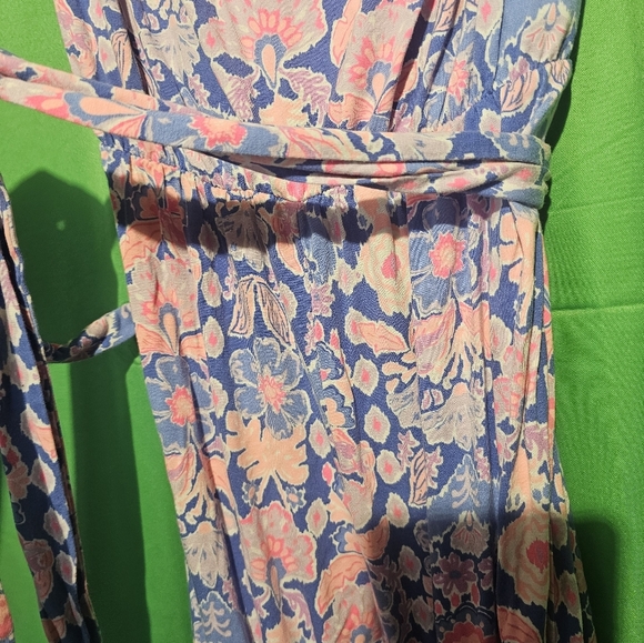 Lilly Pulitzer EUC Pink and Blue Floral Jumpsuit Size Medium PTP Stretch 19 - Picture 4 of 4